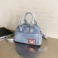 Sac bowling en denim bleu clair avec poignées argentées et patch chien de dessin animé - Bleu Sans Pendentif