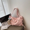 Grand sac à épaule rose avec charms papillons en métal et porte-clés peluche chien mignon - Avec Pendentif / Rose