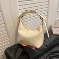 Elegante bolso de media luna blanco crema con lazo decorativo y piel sintética - Blanco Roto