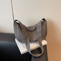 Bolso bandolera de lona gris oscuro minimalista con correa ancha para el hombro - Marrón Oscuro