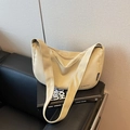 Bolso hobo minimalista de lona beige con correa ancha y cierre de cremallera - Caqui