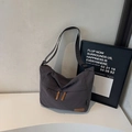 Grande borsa a tracolla in tela grigio scuro con tracolla regolabile e zip - grigio scuro