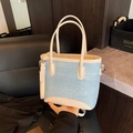 Sac seau en denim bleu clair et cuir crème avec bandoulière réglable - Blanc Sans Pendentif