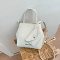 Borsa a tracolla in finta pelle plissettata bianca con manico e portamonete - Bianco