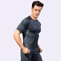 Ensemble de compression gris foncé pour homme avec t-shirt 3D alvéolé et legging assorti - S / Gris Noir - Maille Grise