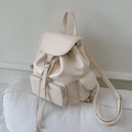 Sac à dos minimaliste en cuir synthétique beige avec cordon et multiples poches - Blanc