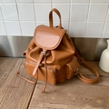 Sac à dos en cuir marron avec boucle argentée et fermeture à cordon pratique - Marron