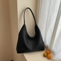 Bolso de hombro grande trenzado negro con correa de cuero y diseño tipo hobo texturizado - Negro