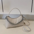 Borsa a mano intrecciata beige con spessa catena argento e tracolla sottile - Bianco Sporco