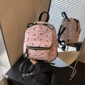 Mochila pequeña acolchada rosa con lazos negros y cremalleras de metal dorado - Rosa