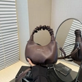 Borsa a mezzaluna marrone cioccolato con manico arricciato e tracolla rimovibile - Marrone