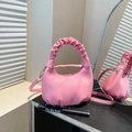 Borsa a mezzaluna rosa in pelle PU martellata con manico superiore arricciato - Rosa