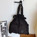 Sac fourre-tout noir plissé à cordon avec doubles grandes poches en nylon fini - Noir Grand