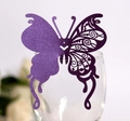 Détail d'une carte de verre papillon violette découpée au laser pour décoration - Violet foncé