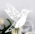 Segnaposto a forma di colibrì bianco tagliato al laser per bicchieri da nozze con fiori - Bianco