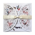 Elegante invito di nozze bianco traforato al laser con fiocco di raso e inserto floreale - Bianco