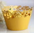 Caissettes à cupcakes dorées découpées au laser avec motifs cœurs et volutes de mariage - Or