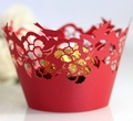 Lasergeschnittene rote Cupcake-Förmchen mit Blumenmustern und Vogel-Silhouette-Design - Perlrot