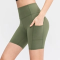 Olijfgroene yoga short voor dames met hoge taille en handige zijzakken - S / Bottoms / Olijfgroen