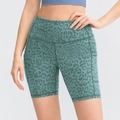 Dames yoga shorts met luipaardprint, zakken en hoge taille in saliegroen stretch - Groen Luipaard