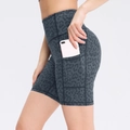 Donkergrijze yoga short met luipaardprint, hoge taille en handige zijzakken voor sport - Lichtgrijs Luipaard