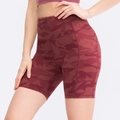 Dames yoga short met bordeaux camouflage patroon, hoge taille en handige zijzak - Rood Camouflage