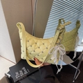 Sac baguette matelassé jaune citron avec strass et breloque en perles et dentelle - Jaune avec Pendentif