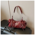Borsa tote bordeaux vintage in pelle lucida con borchie e dettagli in metallo argento - Rosso