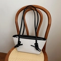 Sac à bandoulière contrasté noir et blanc minimaliste avec bandoulière en cuir à nœuds - Blanc et Noir Épissage