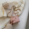 Bolso bandolera acolchado rosa con flor de camelia y correa de cadena dorada de lujo - Pequeño / Rosa
