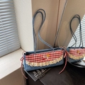Schultertasche aus blauem Denim mit Kirschstickerei, Spitze und Karomuster-Besatz - 蕾丝格纹樱桃款式 / Denim-Blau