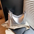 Borsa hobo argento in pelle cerata con nappa e ciondolo a racchetta da tennis elegante - Argento (Con Ciondolo)