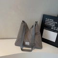 Bolso tote de nailon taupe oscuro con retazos geométricos y correa ancha ajustable - Gris