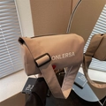 Modische beige Zylinder-Zylindertasche aus Canvas mit breitem Riemen und Logo-Aufdruck - Khaki