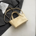 Borsa a secchiello minimalista in pelle sintetica beige lucida con doppi manici - Giallo senza pendente