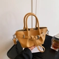 Schicke senfgelbe Leder-Eimertasche mit Zierschnalle und doppelten Tragegriffen - Gelb