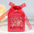 Caja de regalo roja cortada con láser con diseño de hojas y lazo de cinta de seda roja - Rojo Perlado