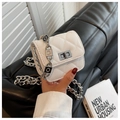 Bolso mini bandolera acolchado blanco para niñas con cadena de plata y letras - Blanco
