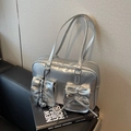 Borsa tote argento stile balletcore con tasche a fiocco e ciondolo a cuore - Con Ciondolo / Argento