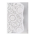 Dettaglio dell'invito bianco tagliato al laser con intricati motivi floreali mandala - Bianco