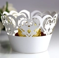 Eleganti involucri per cupcake bianchi tagliati al laser con cuori e colombe per nozze - Bianco