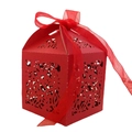 Elegante caja de regalo roja cortada con láser con motivos florales y lazo de cinta - Rojo Perlado