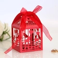 Lasergeschnittene rote Geschenkschachtel mit Vogelkäfig-Muster und Band für Hochzeit - Perlrot