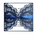 Invito matrimonio blu navy tagliato al laser con pizzo traforato e fiocco in raso - Blu Magico
