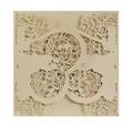 Elegante champagnergoldene Hochzeitseinladung mit feinem Laser-Cut-Blumenmuster-Dekor - Champagnergold