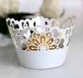 Pirottini per cupcake in carta perlata bianca tagliata al laser con motivi floreali - Bianco