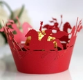 Rote lasergeschnittene Cupcake-Förmchen mit Ritter-Silhouetten für Party-Deko - Perlrot