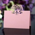 Elegante segnaposto matrimonio rosa tagliato al laser con due uccelli e motivi a cuore - Rosa