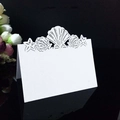 Marque-place blanc découpé au laser avec design de coquillage et étoile de mer - Thème Océan Blanc Coquillage Étoile de Mer (XWK-12)
