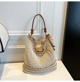 Bolso hobo de ganchillo beige con asas de cuero marrón y cuentas de madera - Caqui Pequeño